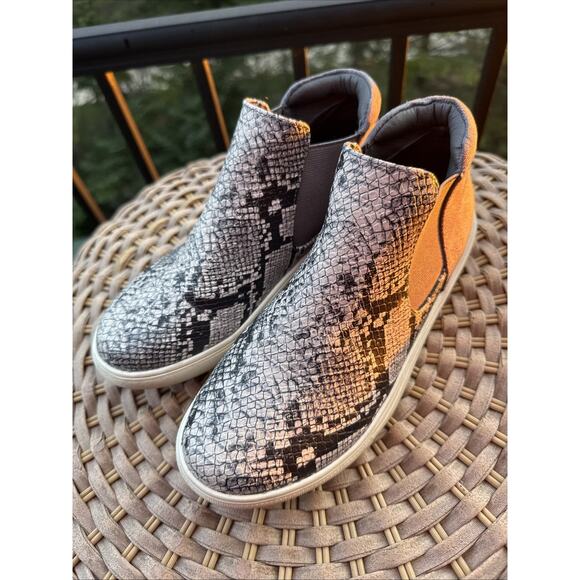 Coconuts by Matisse Gray Snake Print Chelsea Boot 5.5 Shoe Low top - Picture 10 of 15